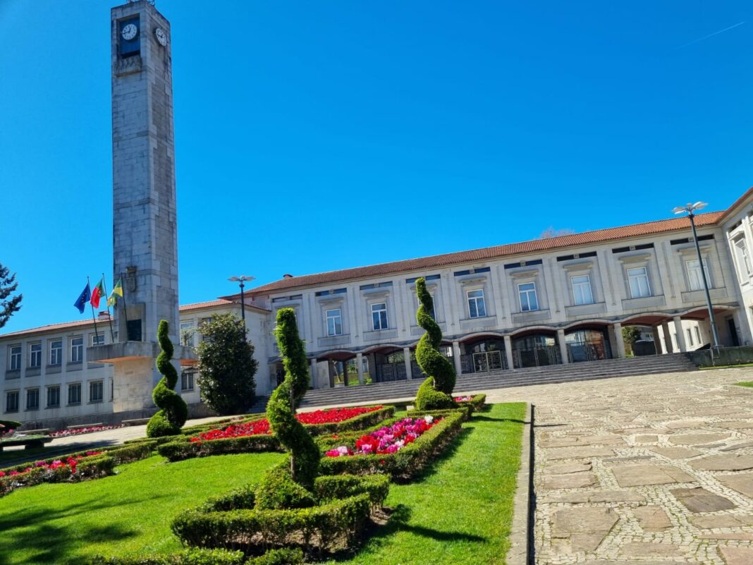 fachada da câmara municipal de Famalicão